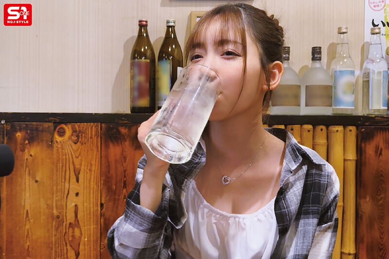 狂搭讪素人男子的「深沟美乳妹」，在最棒时机出手...果然全中！